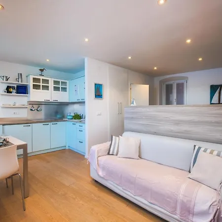 Blue Sea View Апартаменты Ровинь